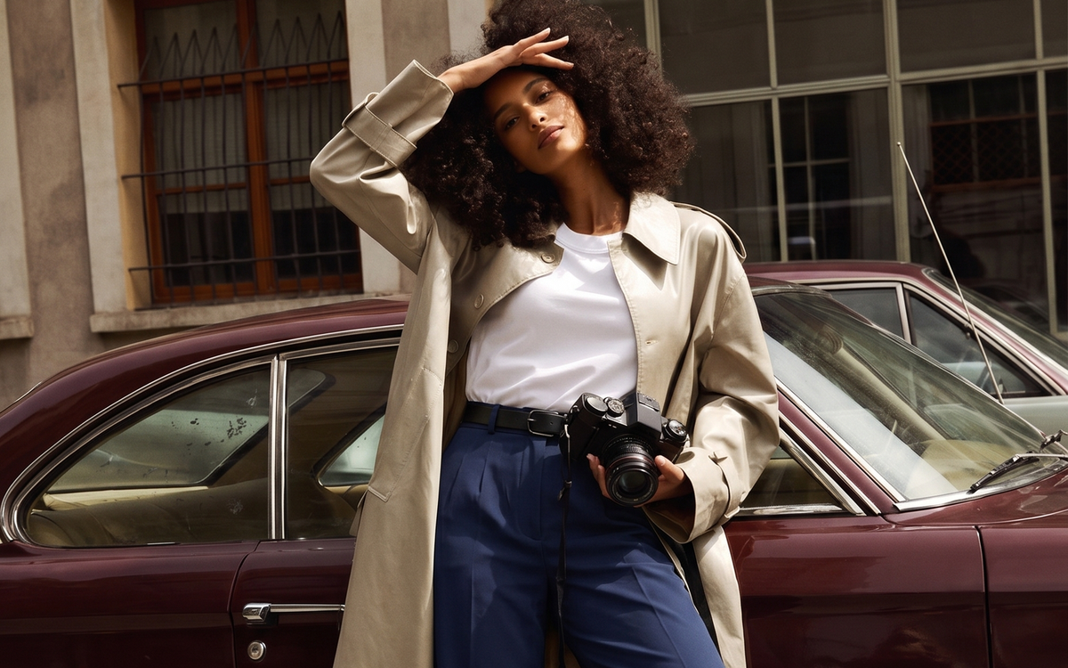 Faza Atelier navy high waisted trousers with a belt, trousers for wide hips and a small waist, worn with a trench coat