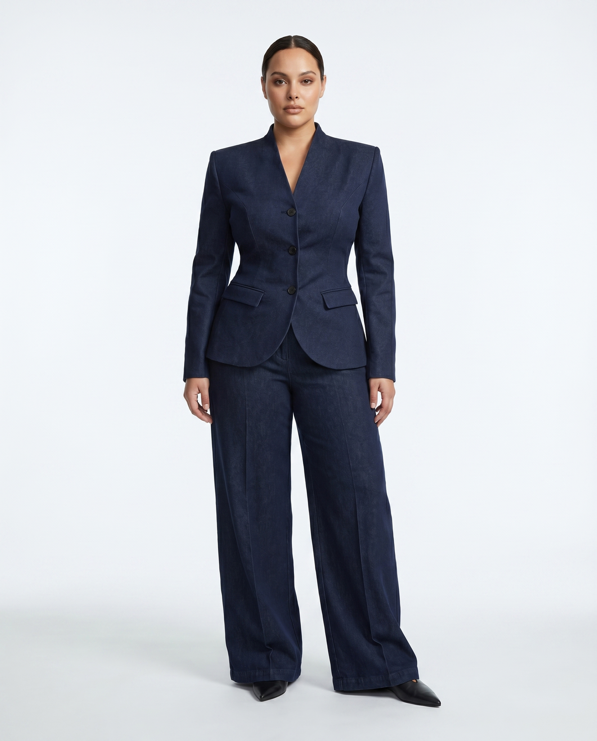 The Layla Suit — Yara, shot 1