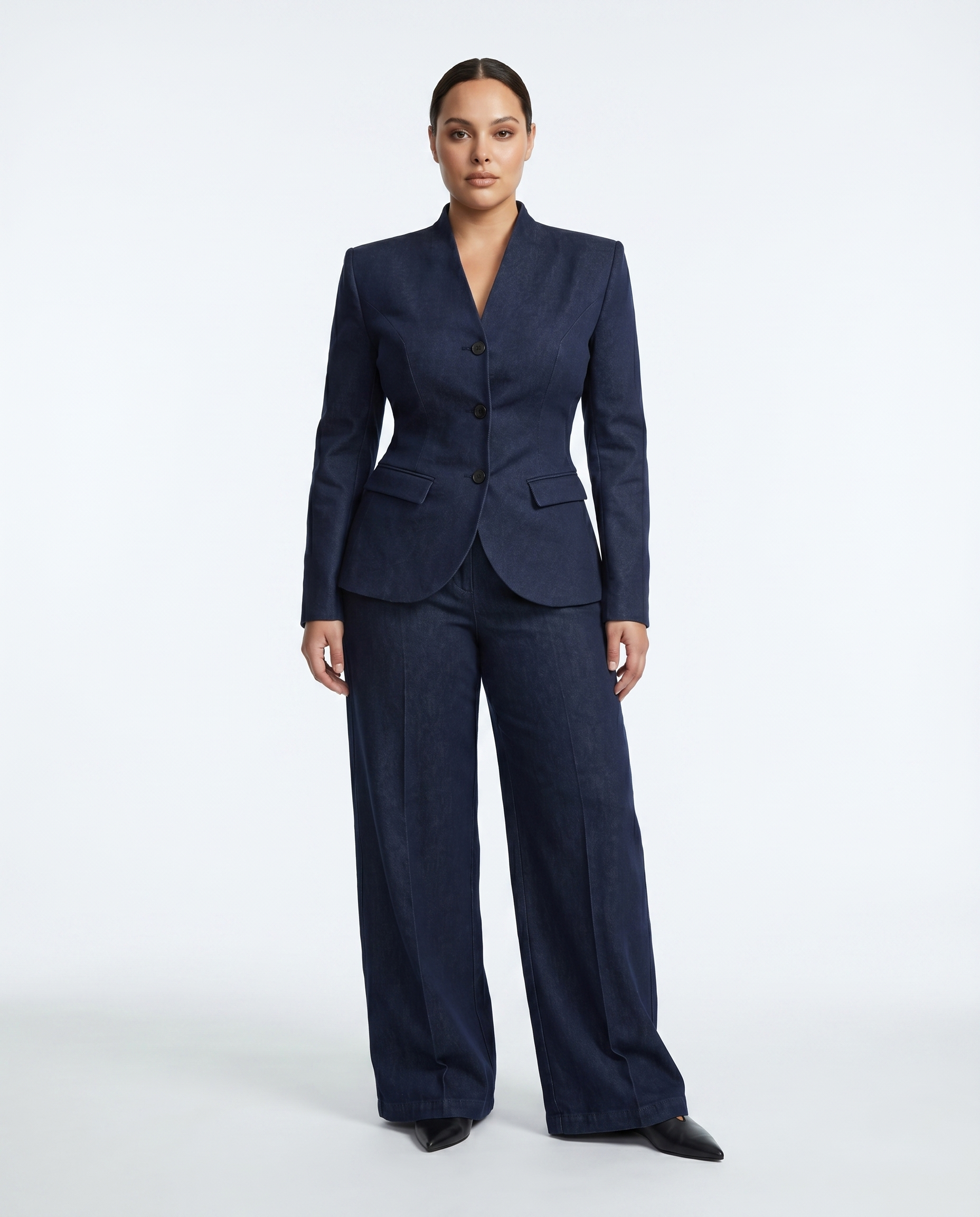 The Layla Suit — Yara, shot 1