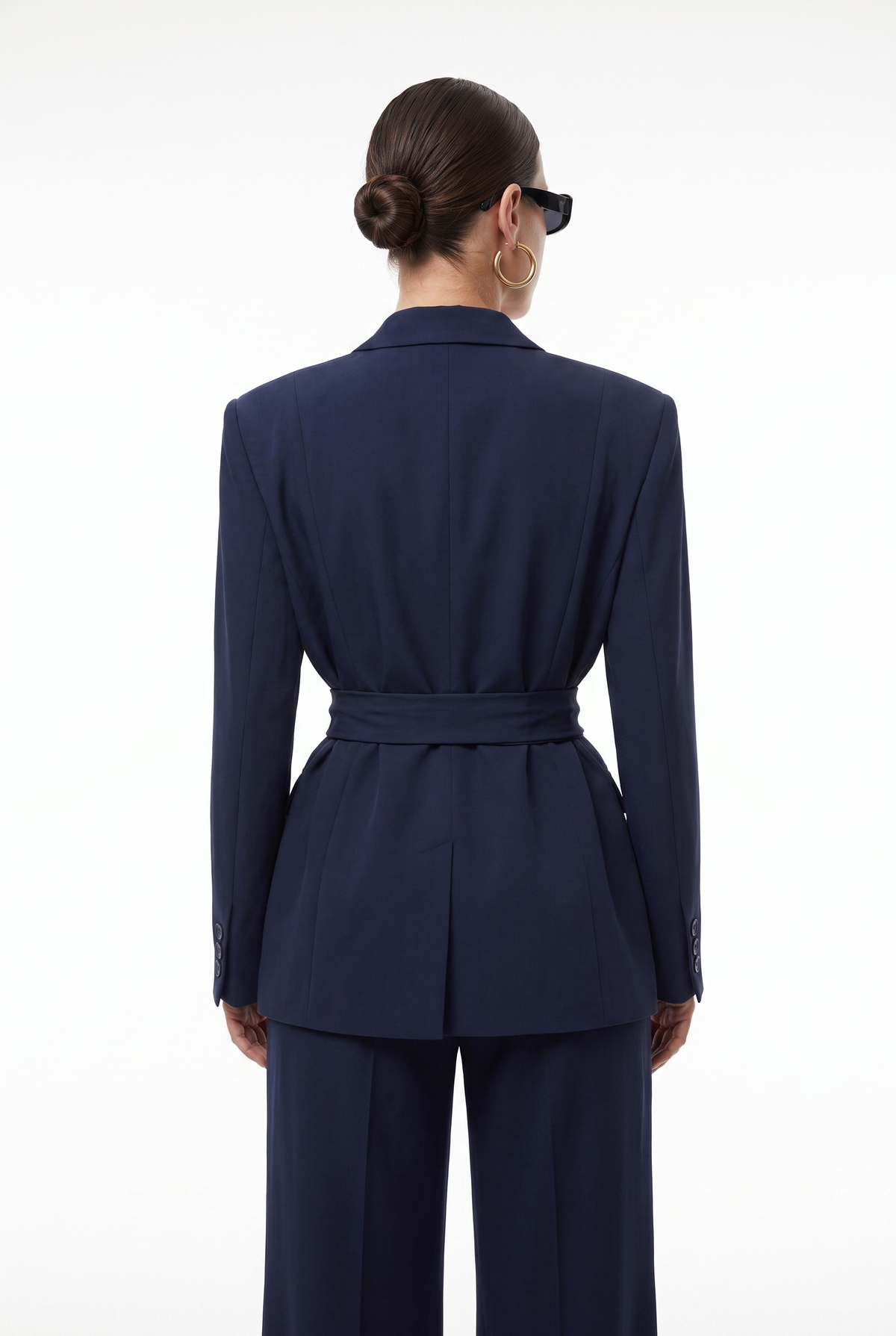 Aurora Blazer Navy Rückansicht mit Gürtel an der Taille, Damen Blazer mit Rückennaht, Longline Schnitt