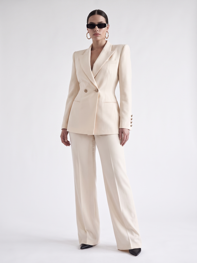 بدلة أمارا أوريت, Ivory
